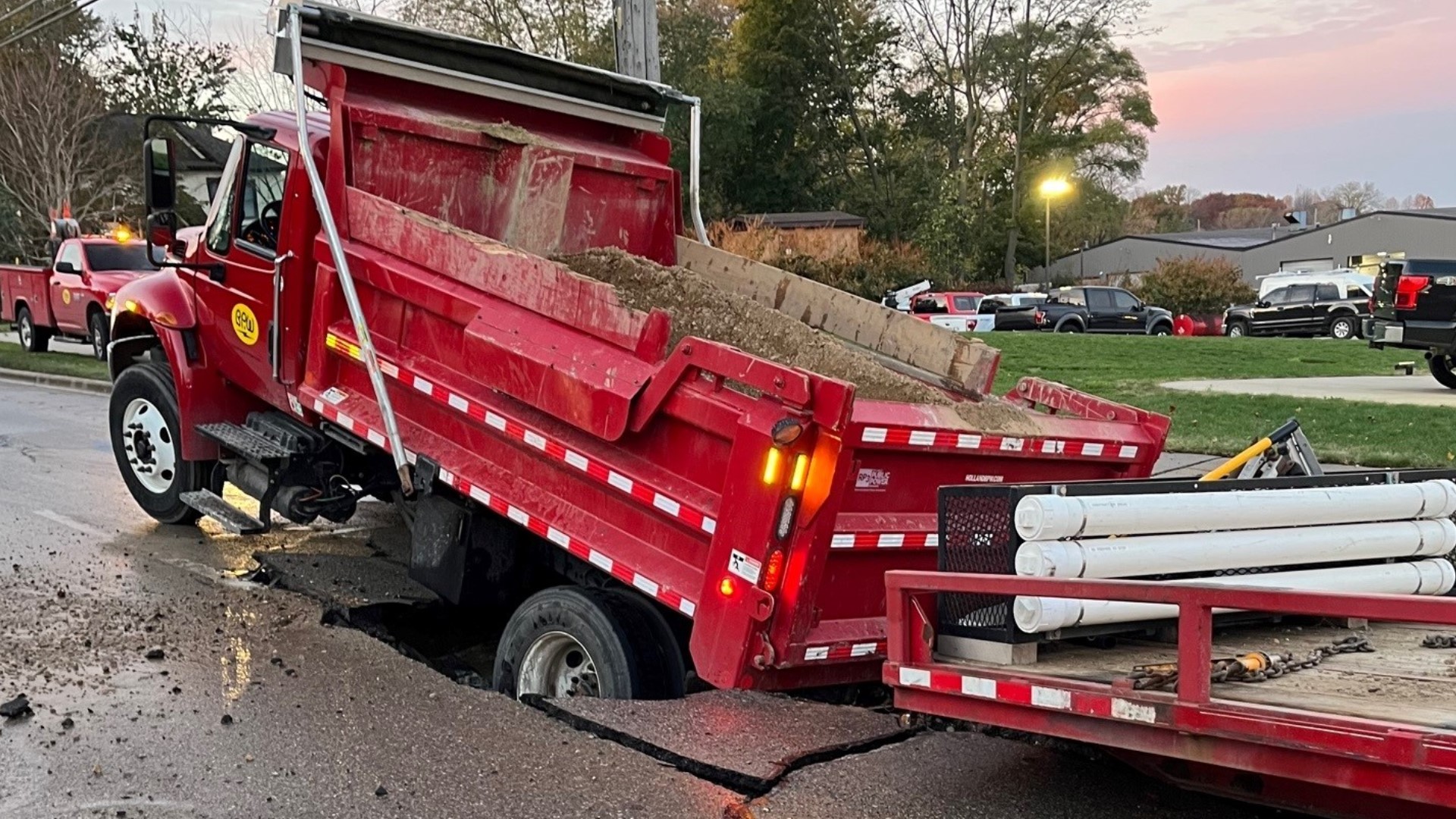 holland-truck-finds-water-main-break-after-falling-in-sinkhole-wzzm13