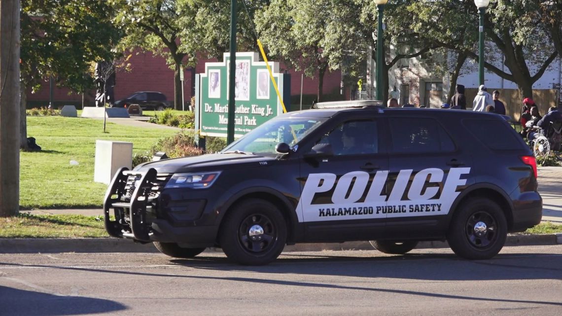 Kalamazoo Police Officers shoot, kill armed suspect | wzzm13.com