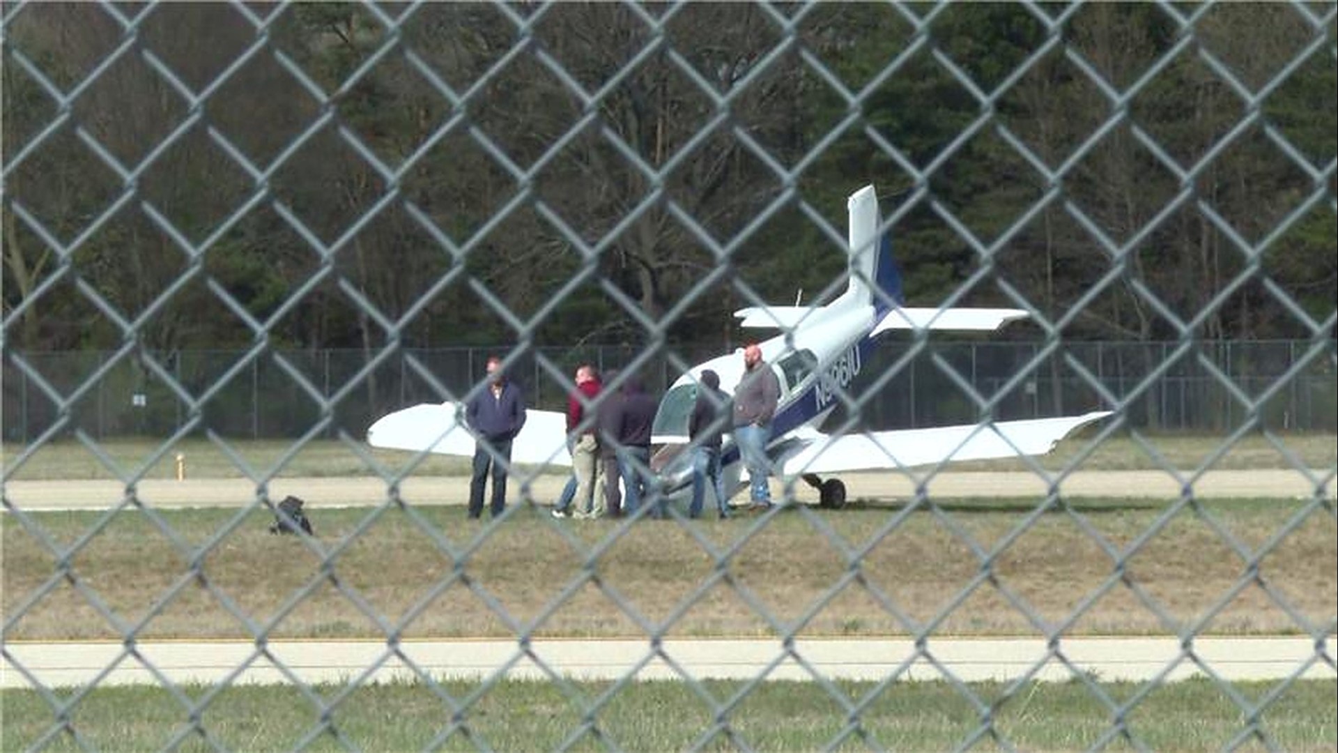 Gear falls off plane during Muskegon Co. landing
