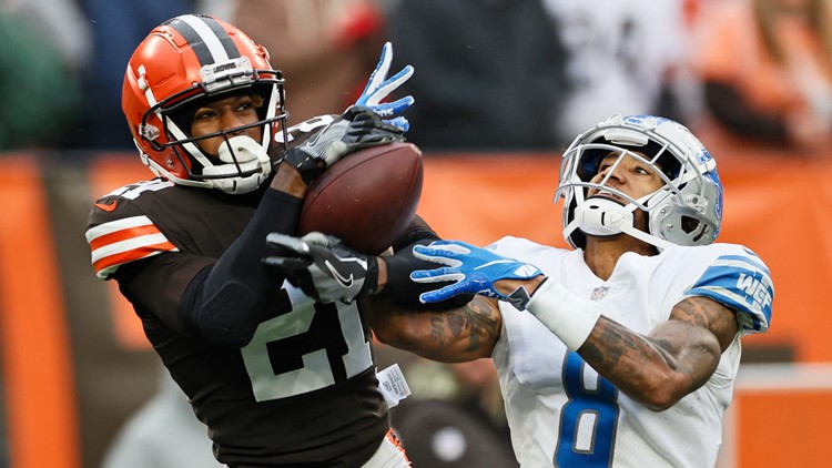 Cleveland Browns running back Nick Chubb (24) rushes for yardage during the  second half of an N …