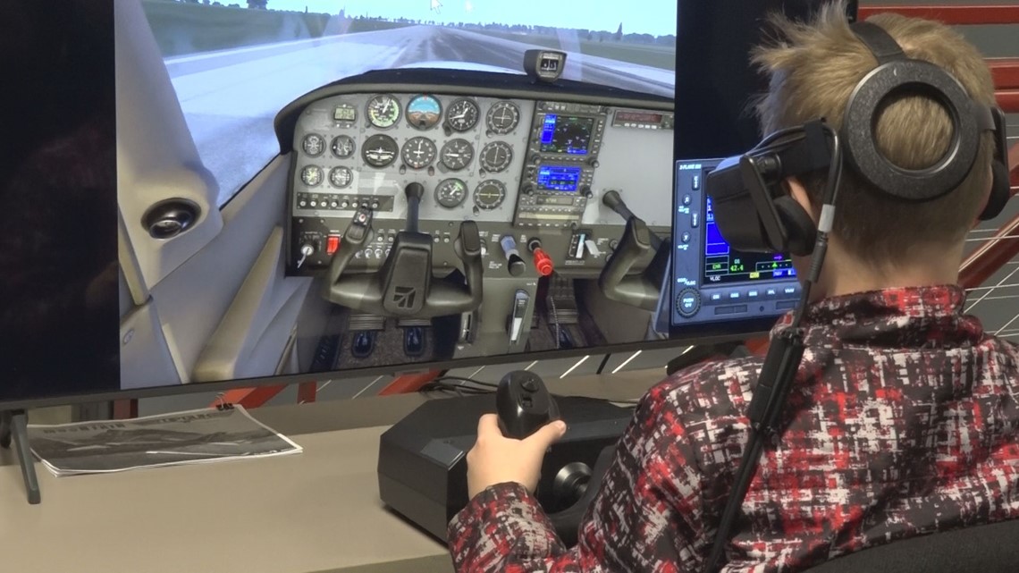 Students attend free flight simulator experience in Holland - Vimarsana News