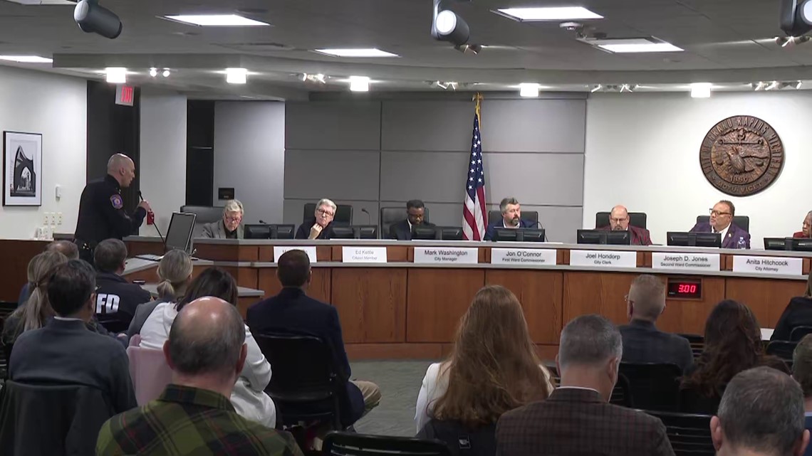 Grand Rapids. Mich. adopts controversial public space ordinances