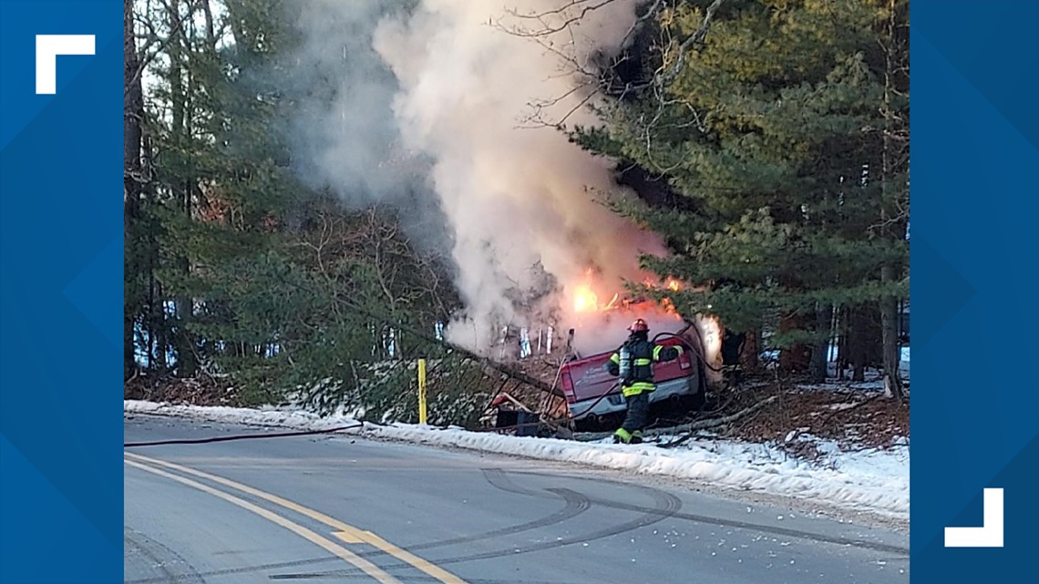 Good Samaritan recounts rescuing driver from burning truck - Vimarsana News