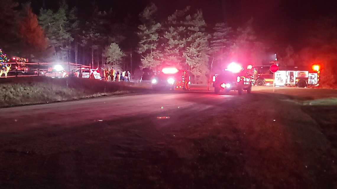 2 dead, 4 injured in crash near Lowell, deputies say