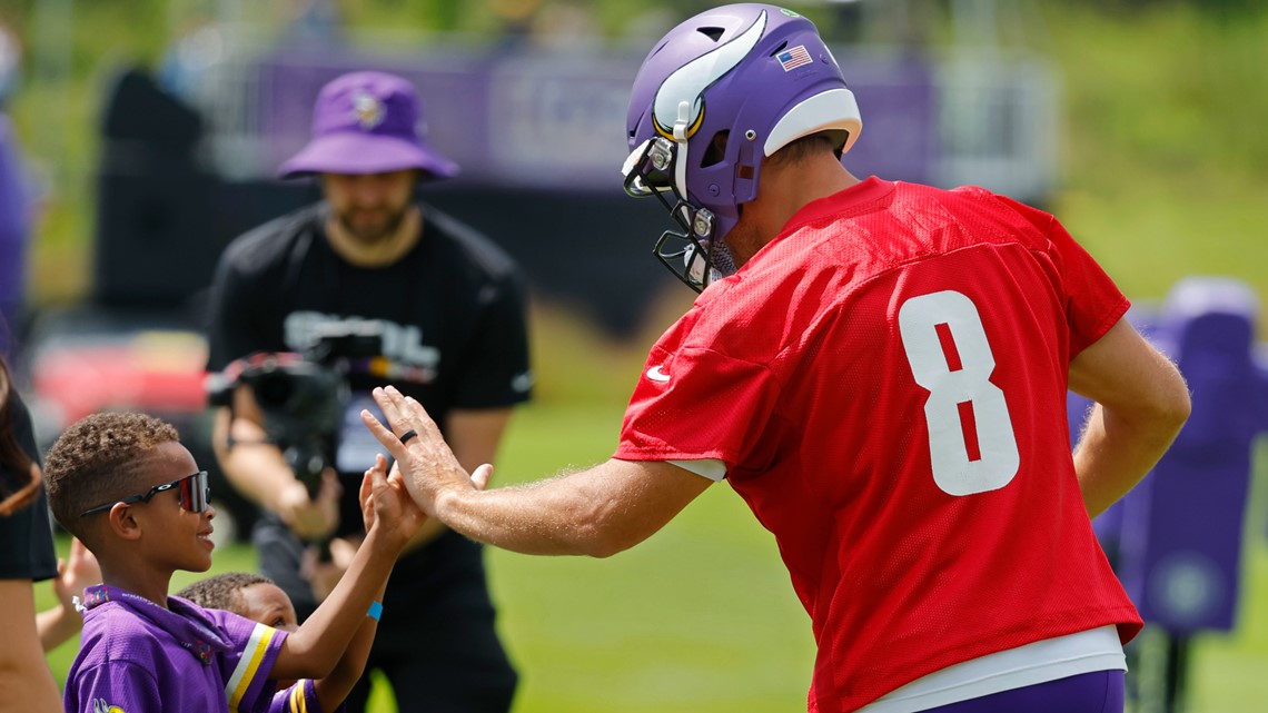 Inside how Kirk Cousins is leading the Vikings at training camp