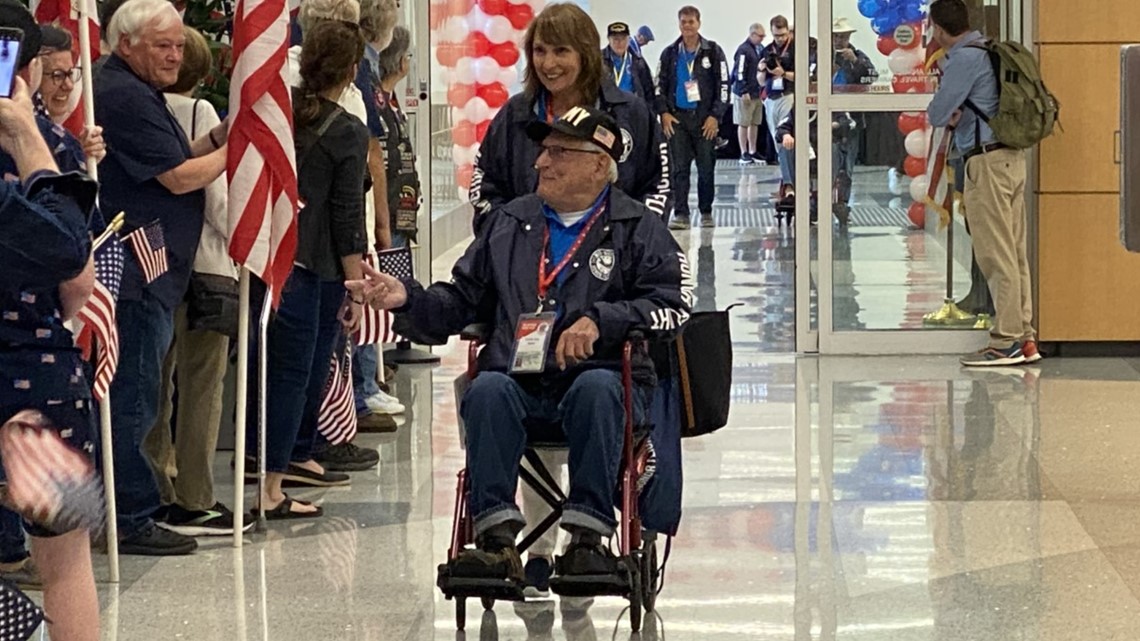 Michigan veterans participate in honor flight