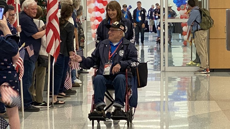 80 Michigan veterans participate in honor flight to Washington D.C.