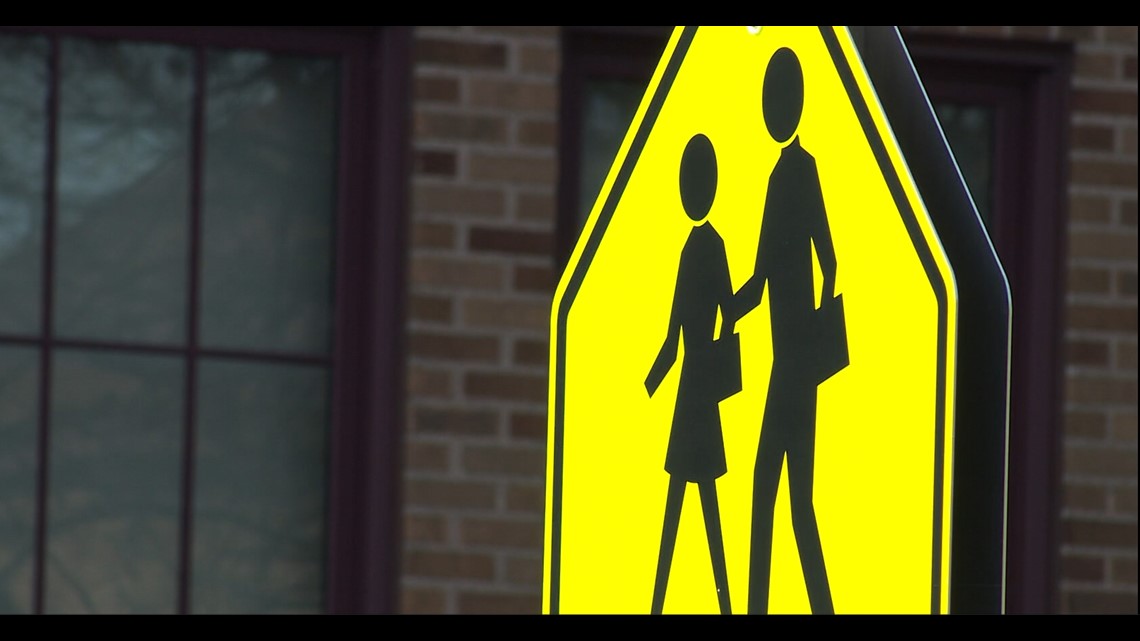 Parents frustrated after traffic signals near schools removed - Vimarsana News