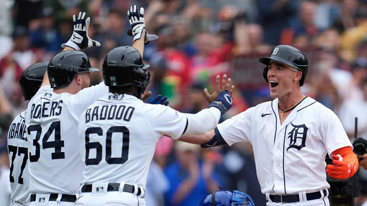 Yan Gomes' single breaks an 8th-inning tie as the Cubs beat the Tigers 6-4