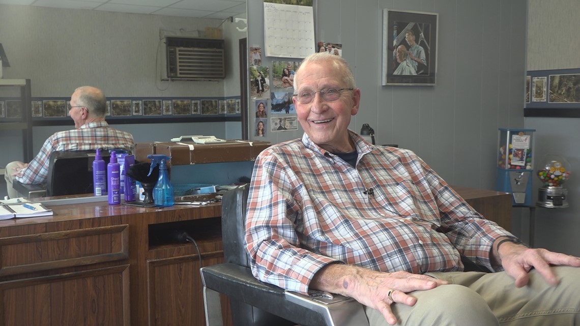 Zeeland man celebrates 60 years as a barber - Vimarsana News