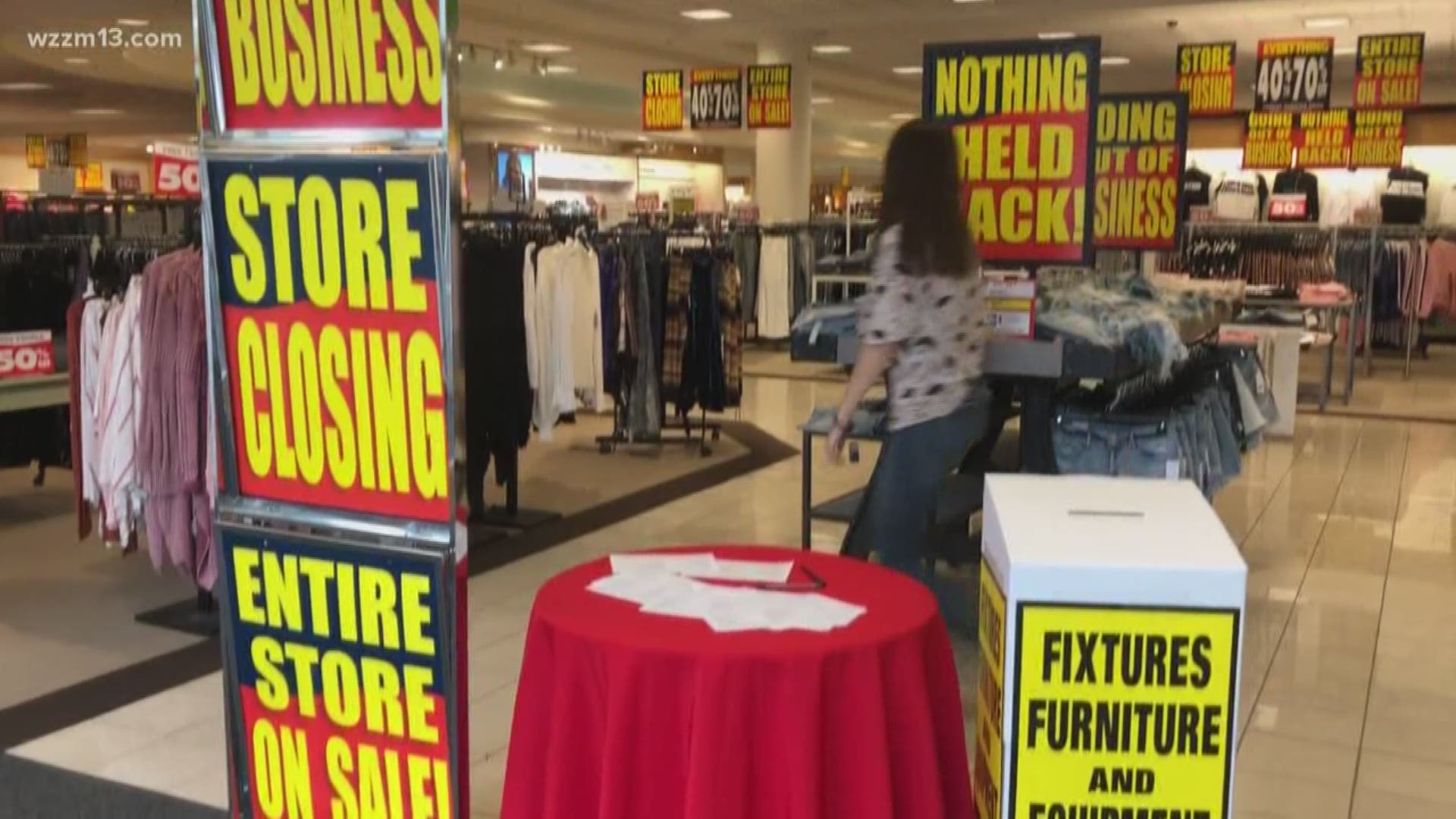 Retailers holding going out of business sales