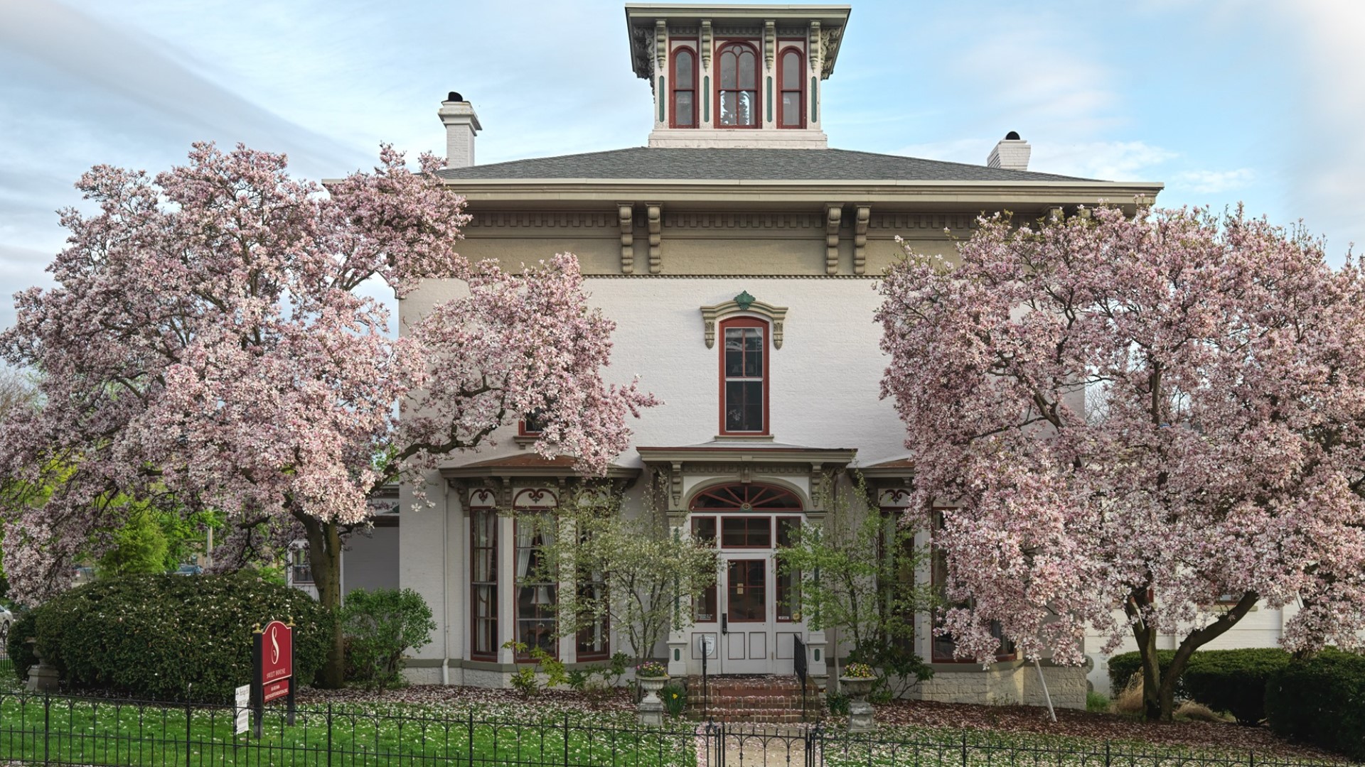 A historic landmark in Grand Rapids is raising money for renovations by hosting a brunch this weekend.