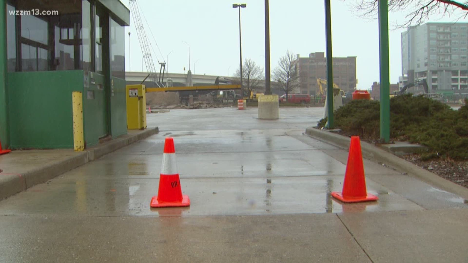 Another parking lot closes for downtown construction