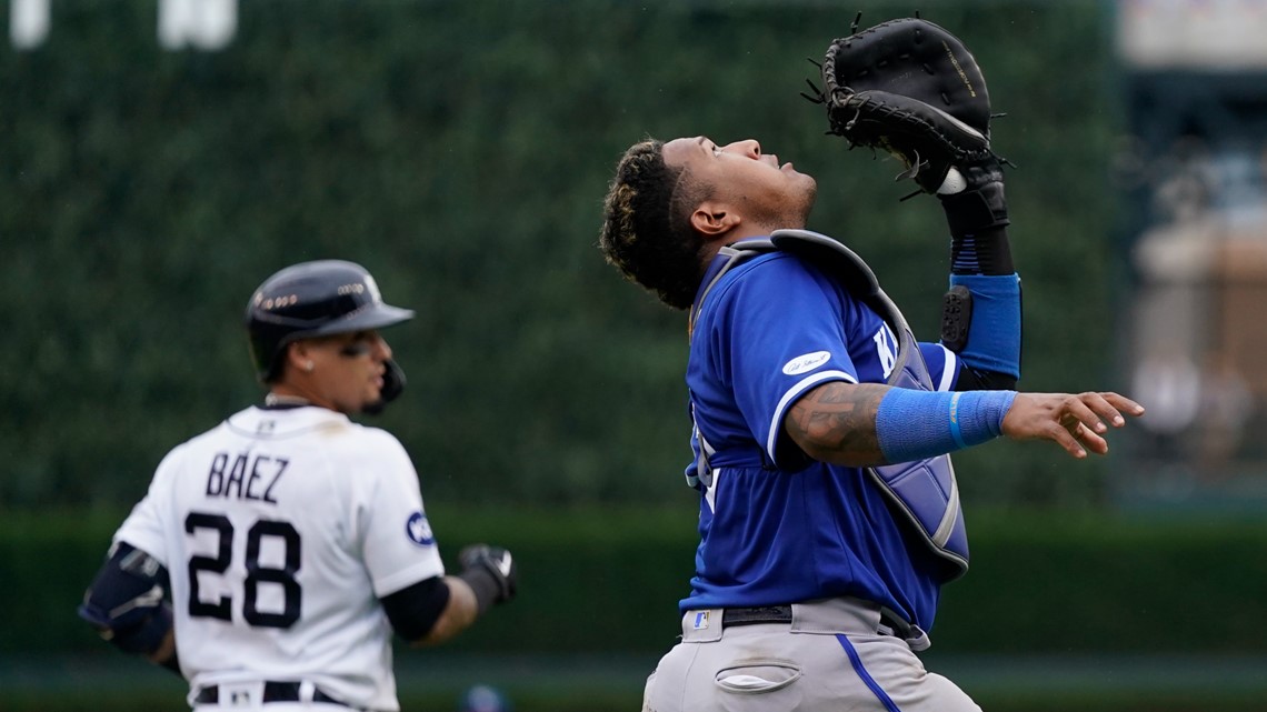 Javier Baez's 10th-inning double lifts Tigers over Royals