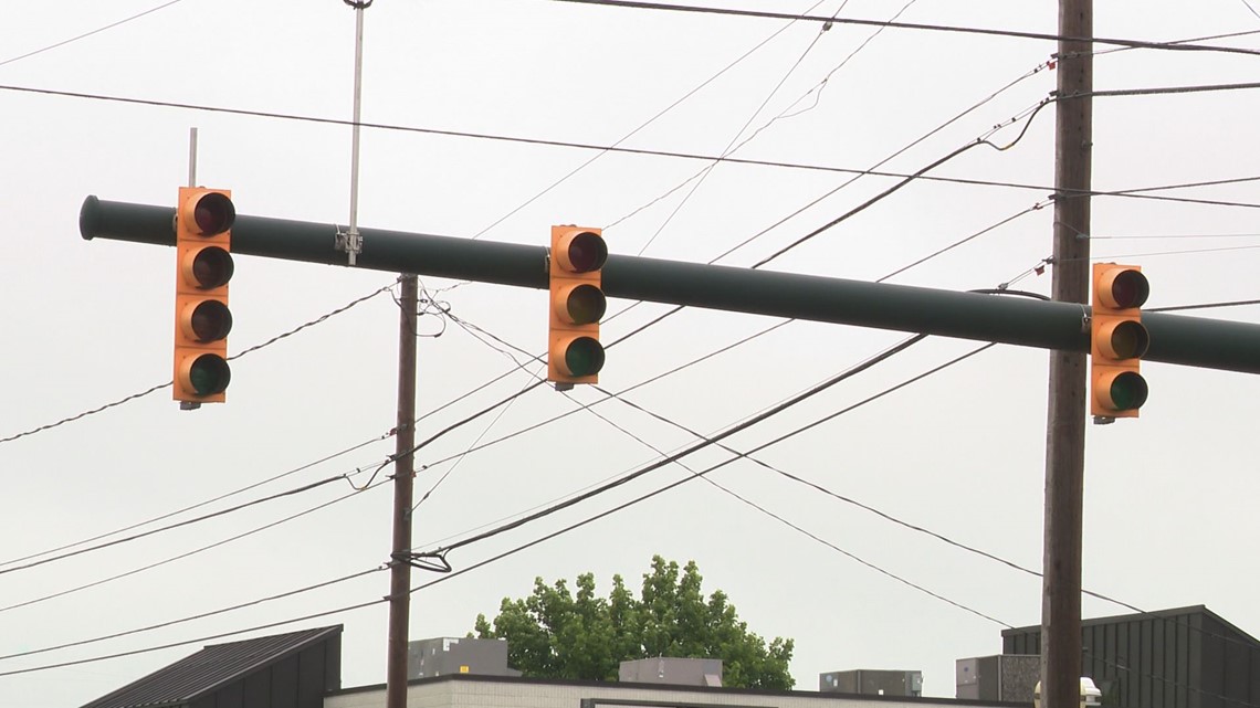 Power outages: What to do if a traffic light is out in Michigan