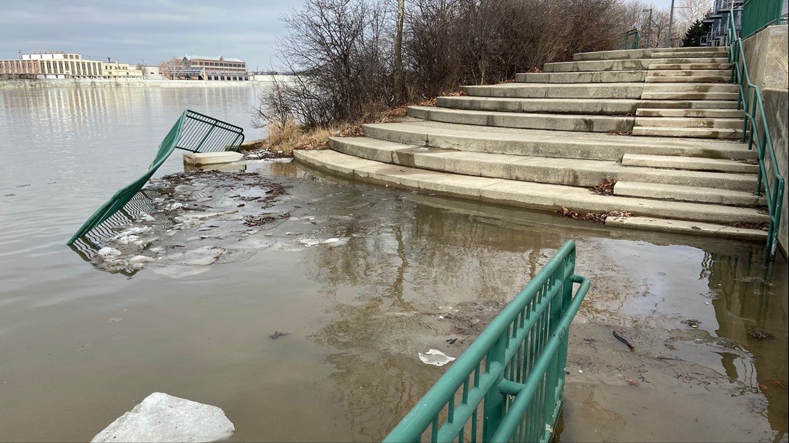 Flooding along the grand river in gr wzzm13