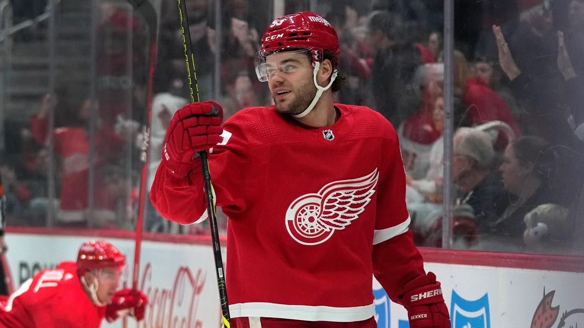 Detroit Red Wings top Tampa Bay Lightning 6-4