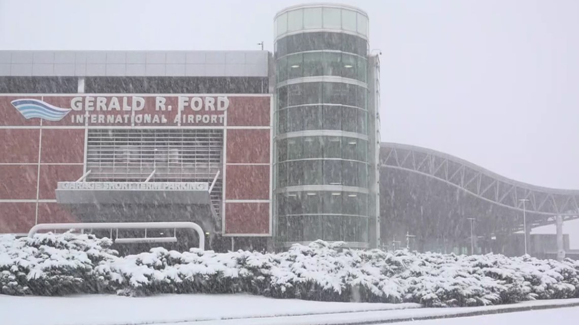 Ford Airport preparing for snow, Thanksgiving travel rush