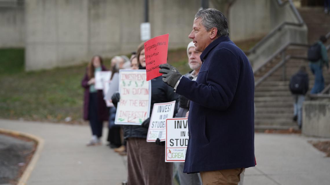 Grand Rapids teachers rally for higher pay amid contract talks | wzzm13.com