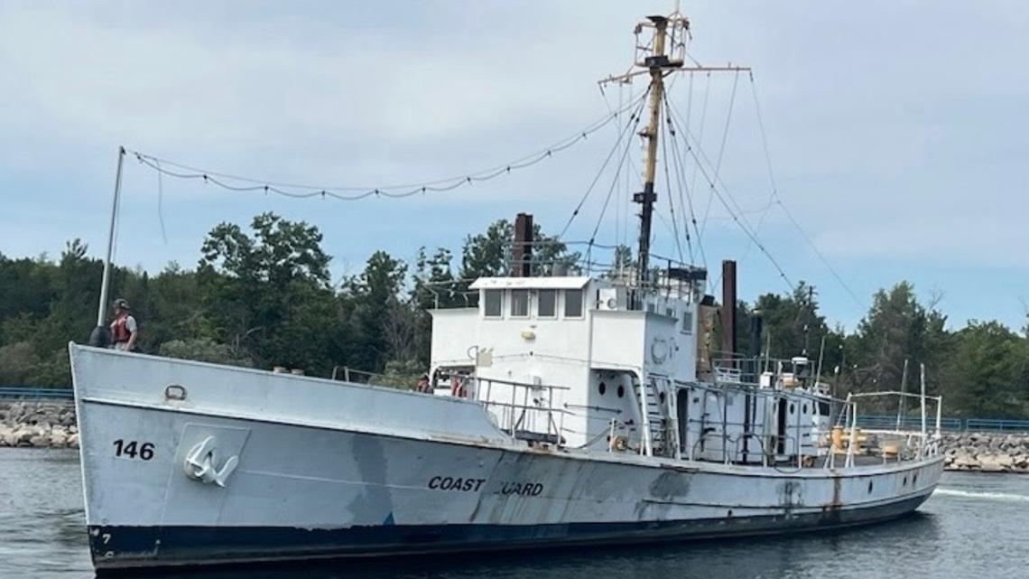 Coast Guard Cutter McLane leaves Muskegon Silversides museum