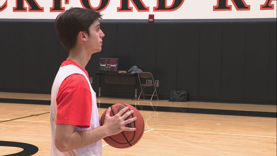 I still can't believe it', Rockford sophomore makes amazing buzzer-beater  shot