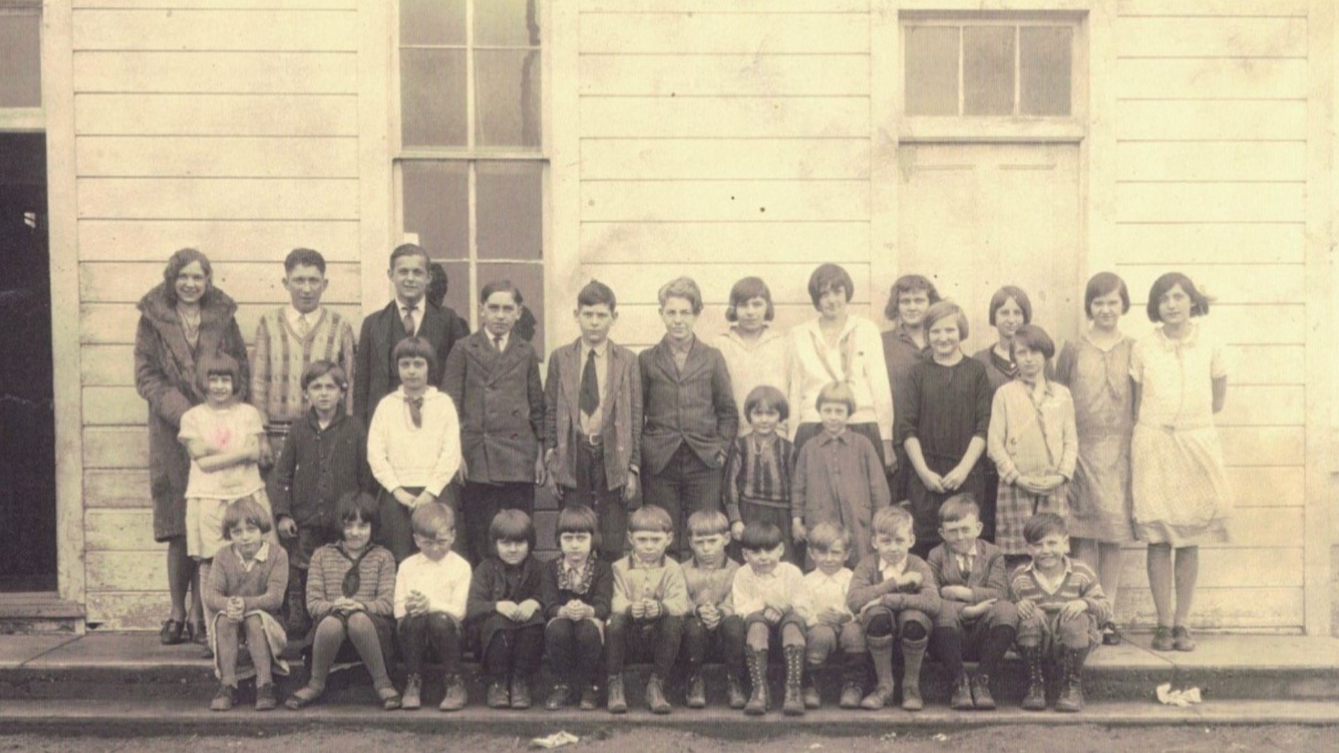 Michigan man renovates 1876 schoolhouse | wzzm13.com