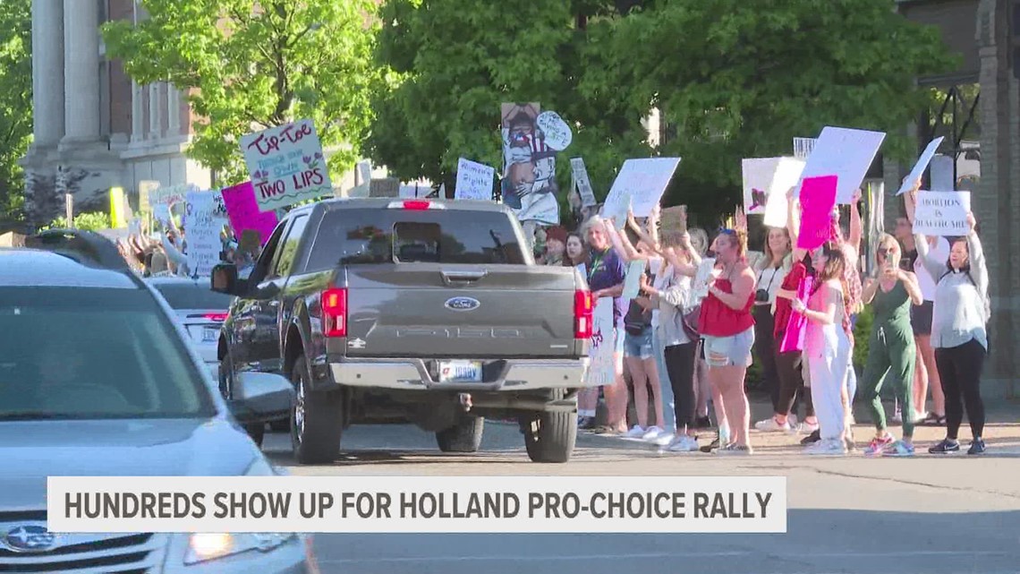 Close to a 1,000 pack Centennial Park in Holland for pro-choice rally