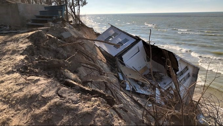 House Falls Off Bluff To Lake Michigan Shore Wzzm13 Com