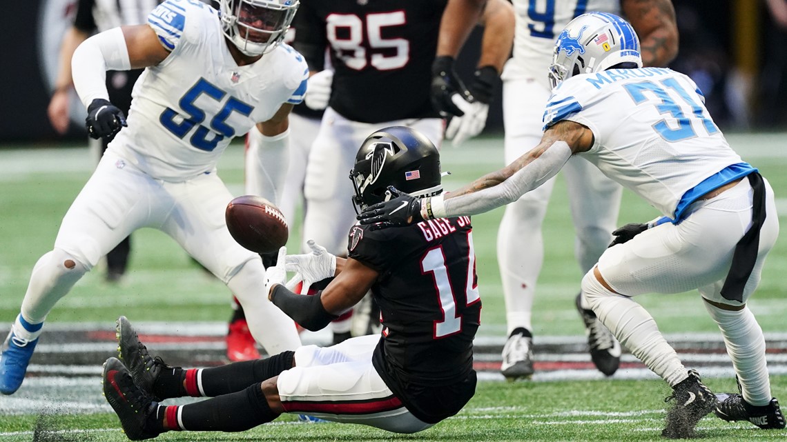 Oluokun's last-minute pick saves Falcons' win over Lions