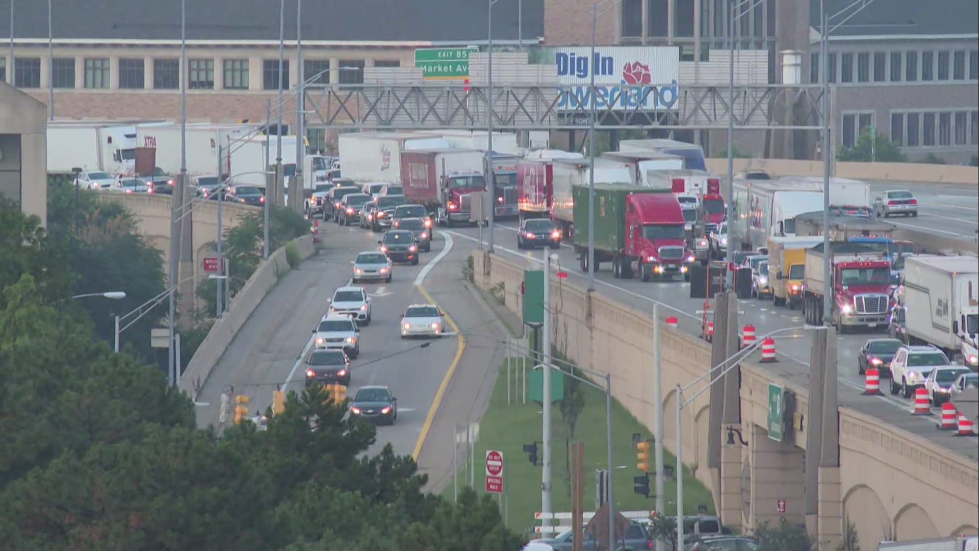 MDOT says all lanes of NB US-131 near I-196 in downtown Grand Rapids are shut down.