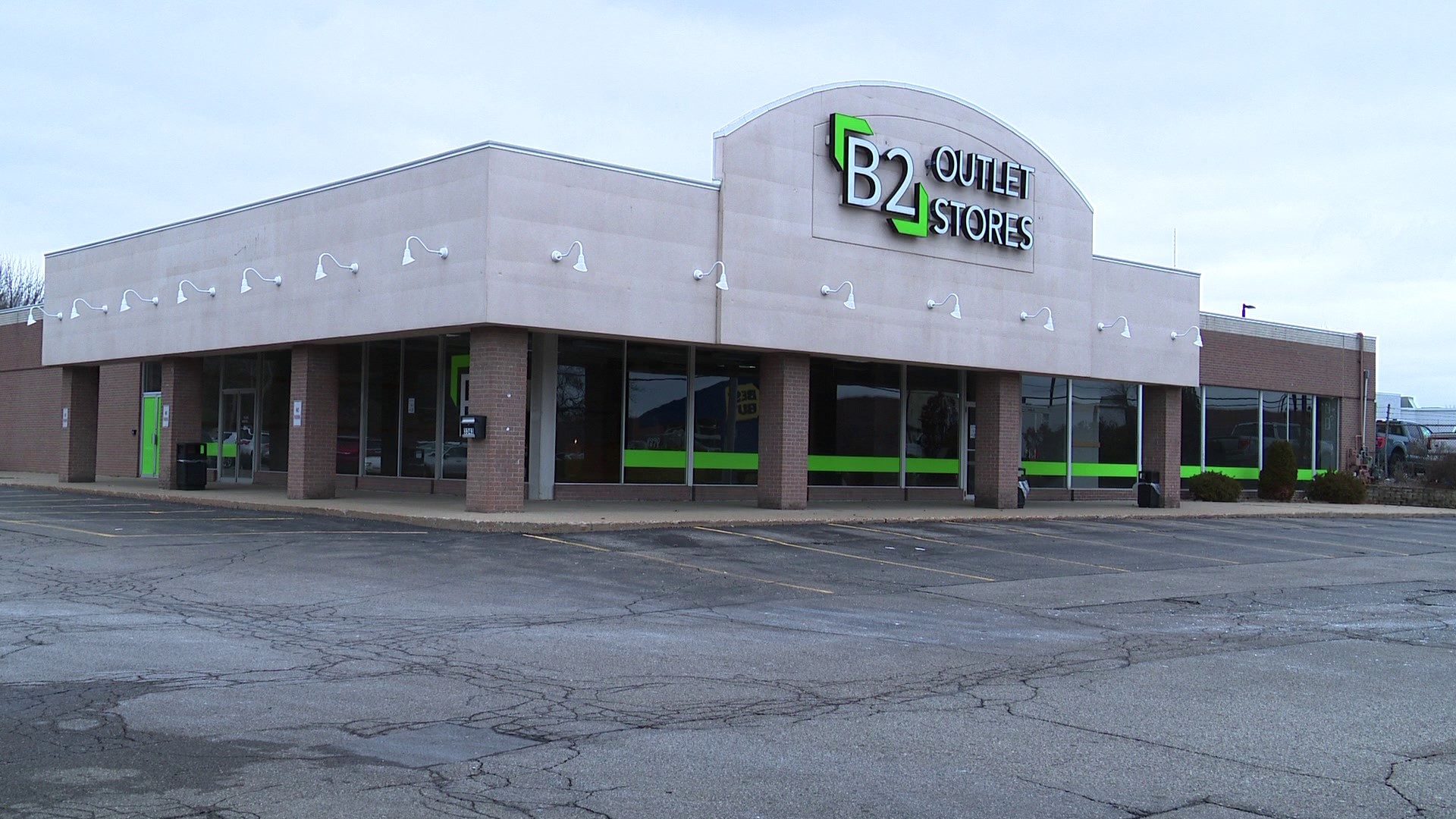 The B2 Outlet Stores on East Apple Avenue in Muskegon closed for good on Monday. Walker's Alpine Avenue location and the home store in Ludington closed last month.