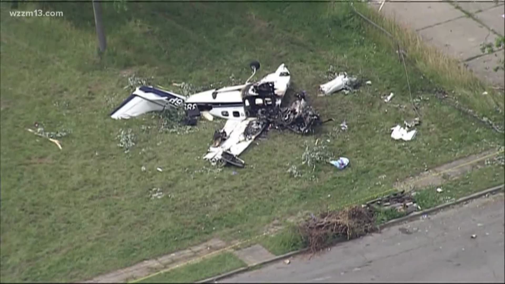 Federal investigators investigate Detroit plane crash