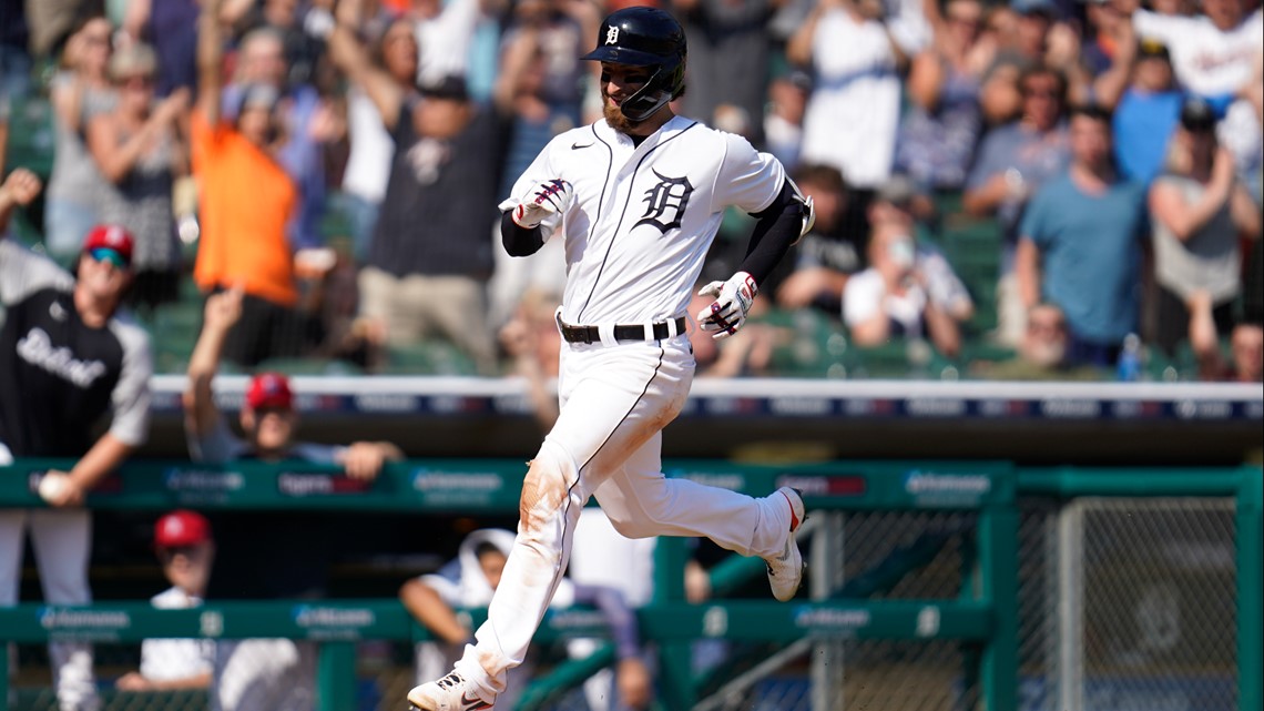 Grossman's 10th-inning squeeze bunt lifts Tigers over Astros