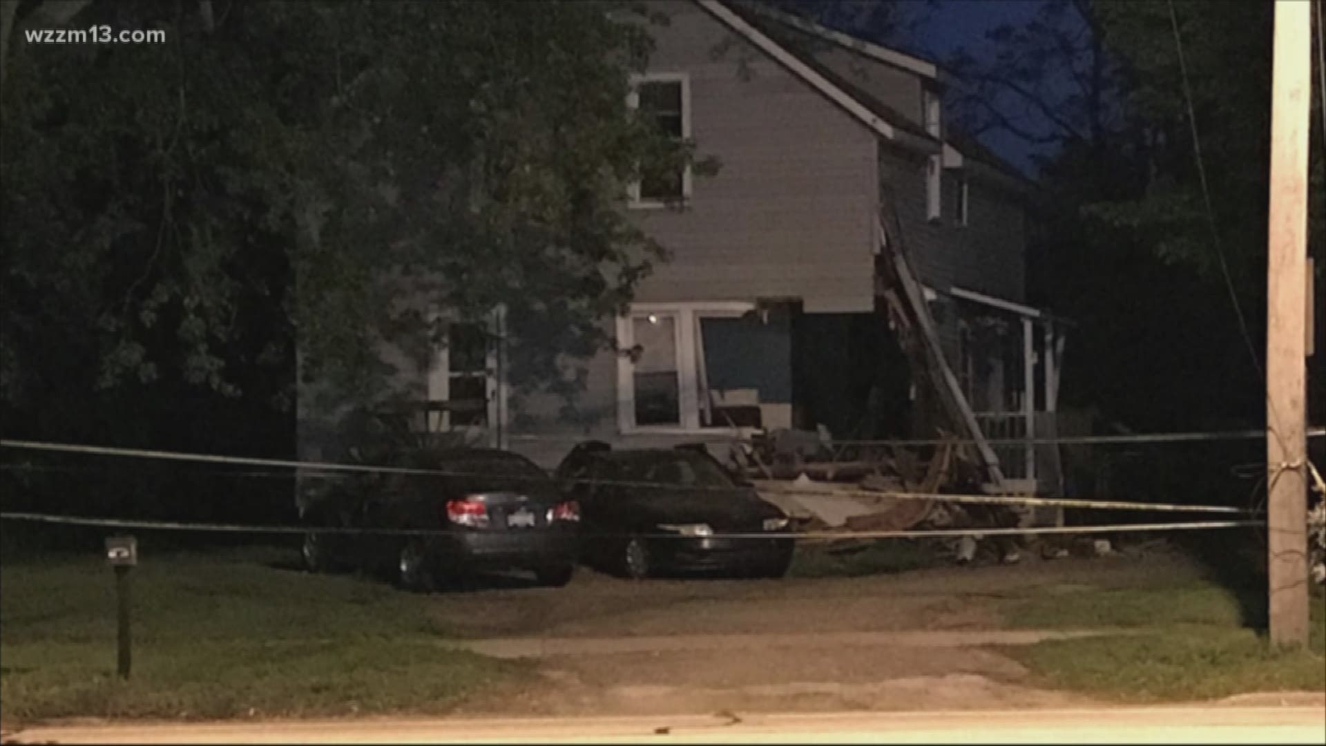 Car crashes into house in Grand Rapids
