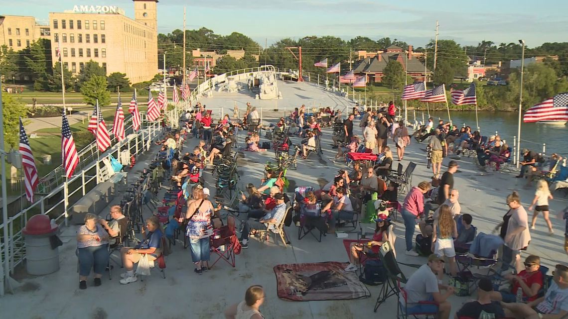 Navy veteran marks 25 years watching Fourth of July fireworks aboard