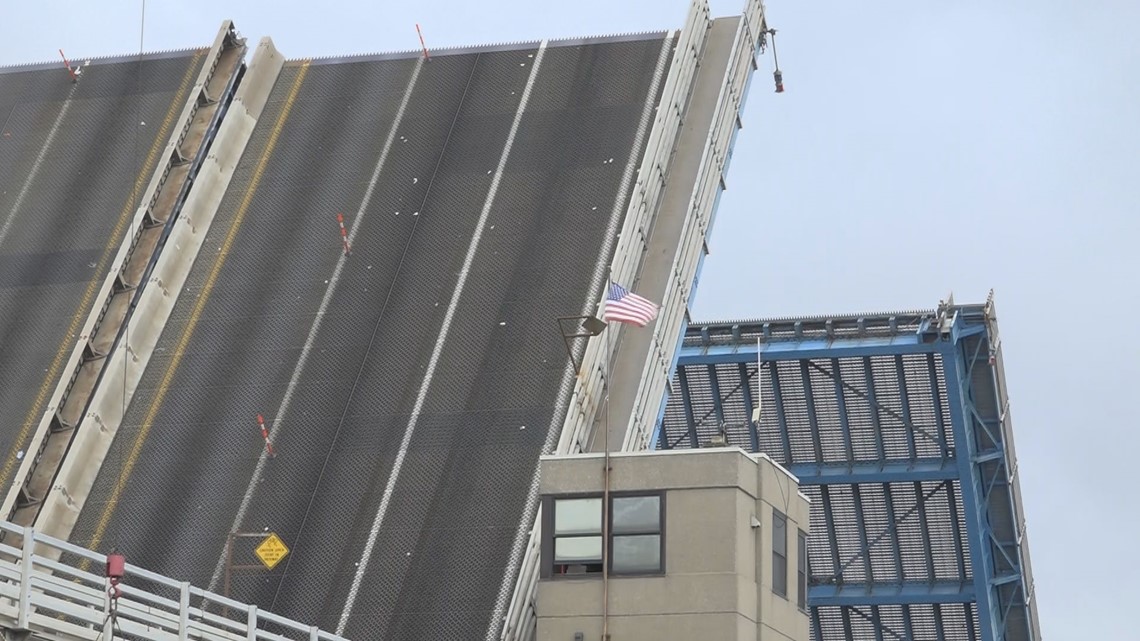 Grand Haven drawbridge malfunctioning again, traffic shutdown in both directions - Vimarsana News