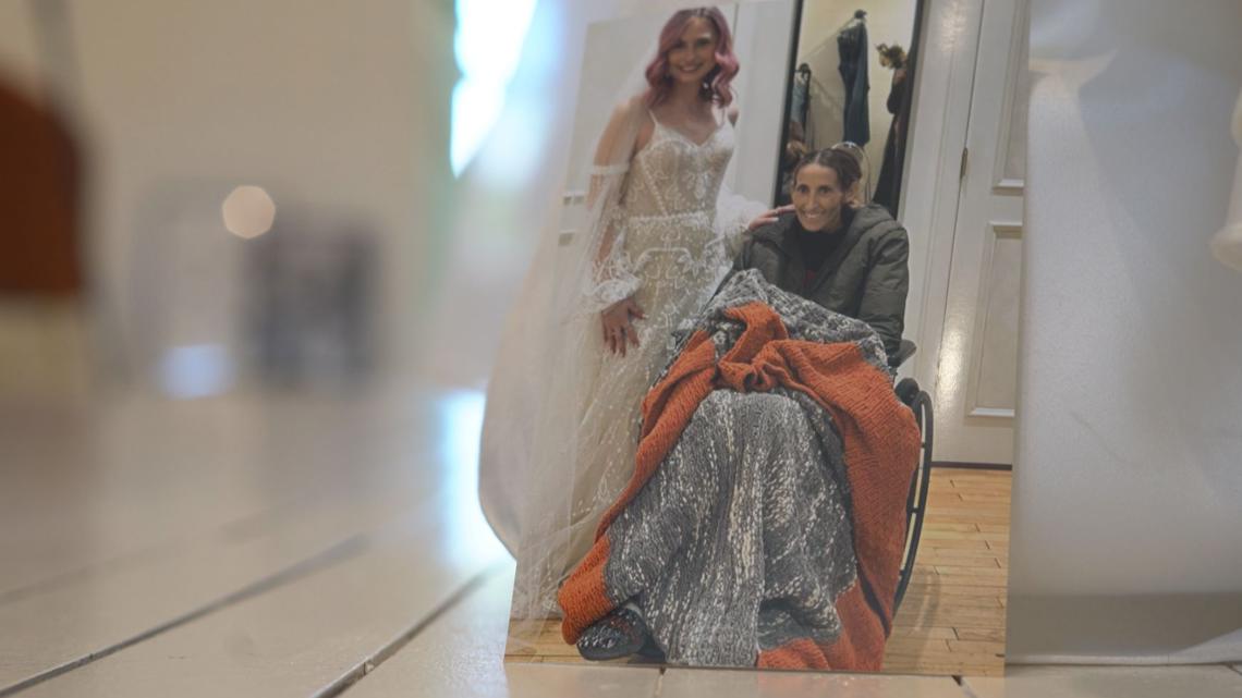 Bridal boutique grants final wish for dying mother and daughter