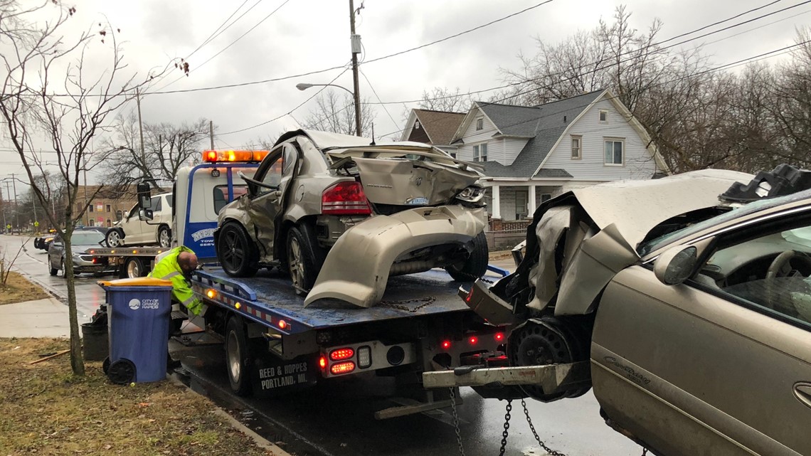 Driver arrested after multiple crashes in Grand Rapids, four people