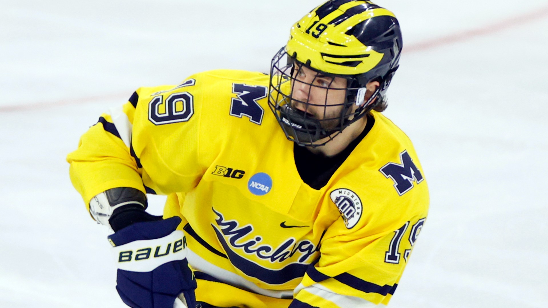 Michigan freshman Fantilli named Hobey Baker winner