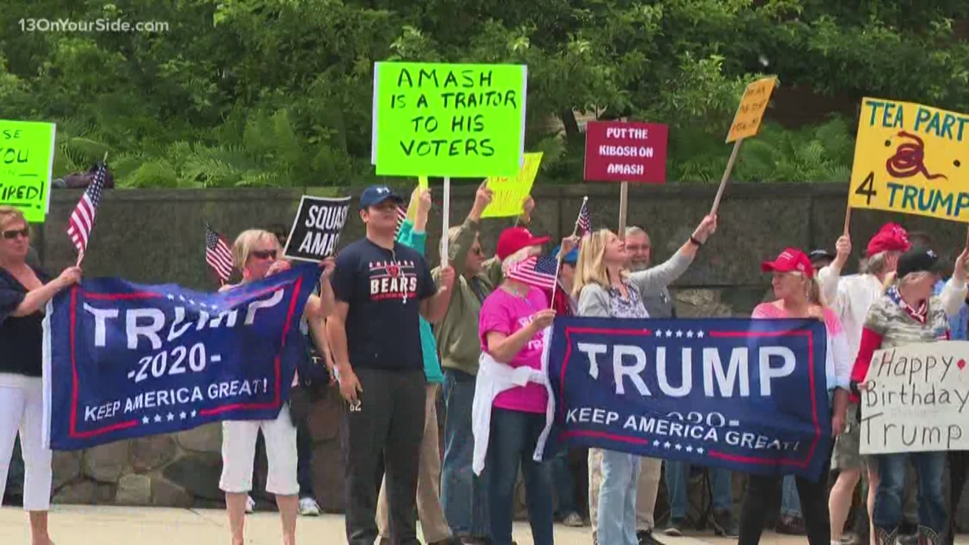 Trump supporters rally to 'Squash Amash'