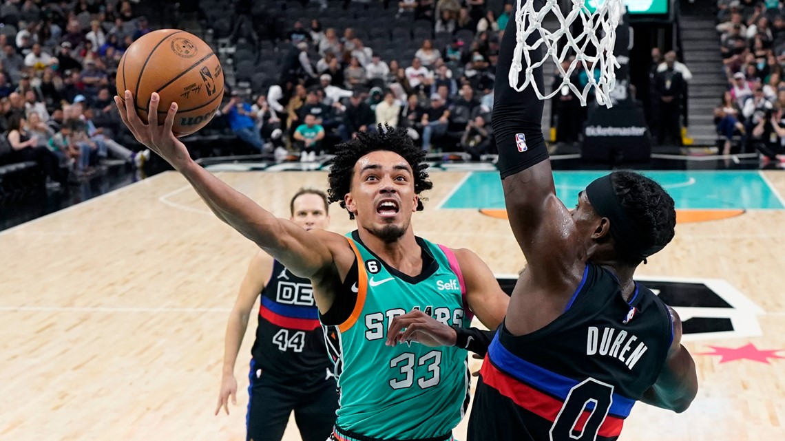 Jones helps Spurs injuries, Pistons to end skid