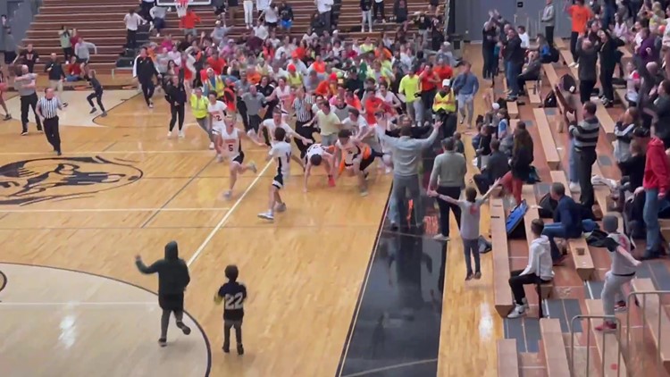 I still can't believe it', Rockford sophomore makes amazing buzzer-beater  shot