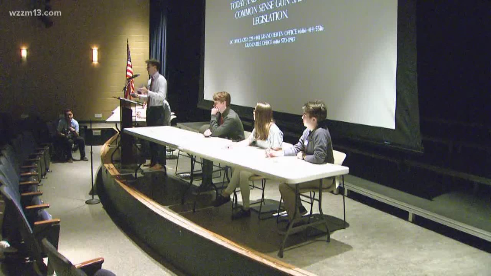 Students ask Huizenga to hold town hall
