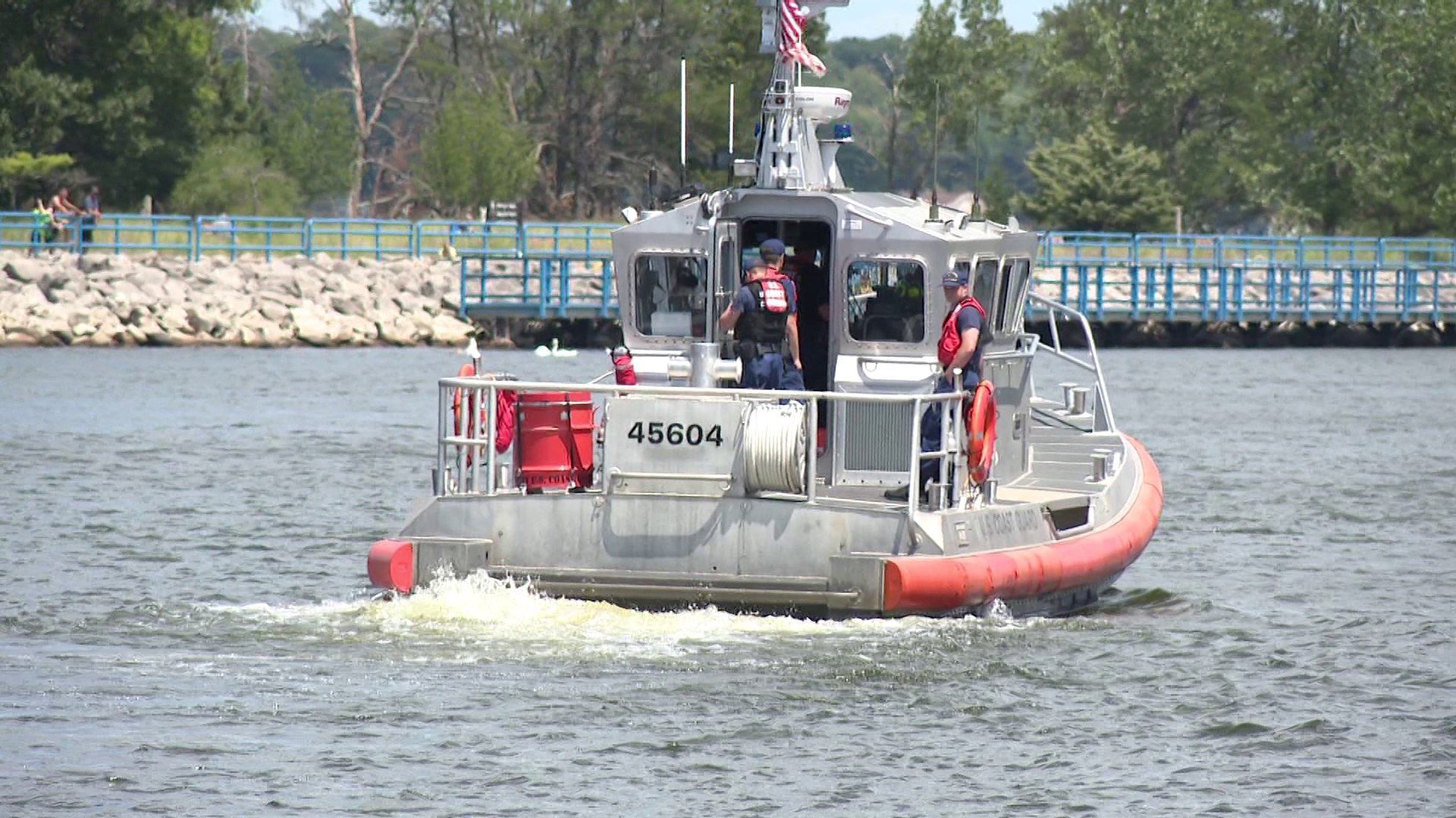 Body of man who fell off fishing boat in Lake Michigan recovered ...