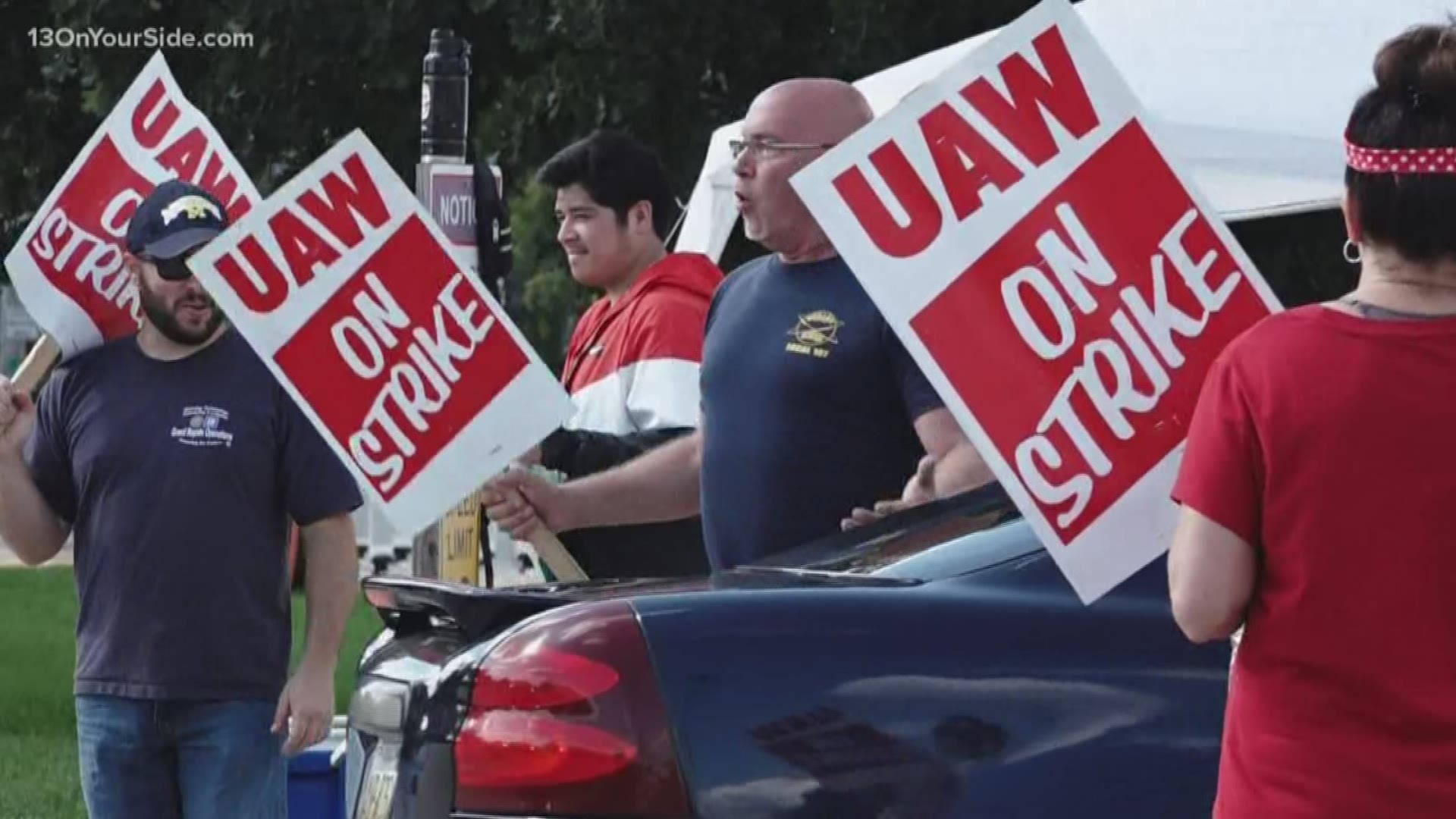 Local teachers showed their solidarity with UAW picketers.