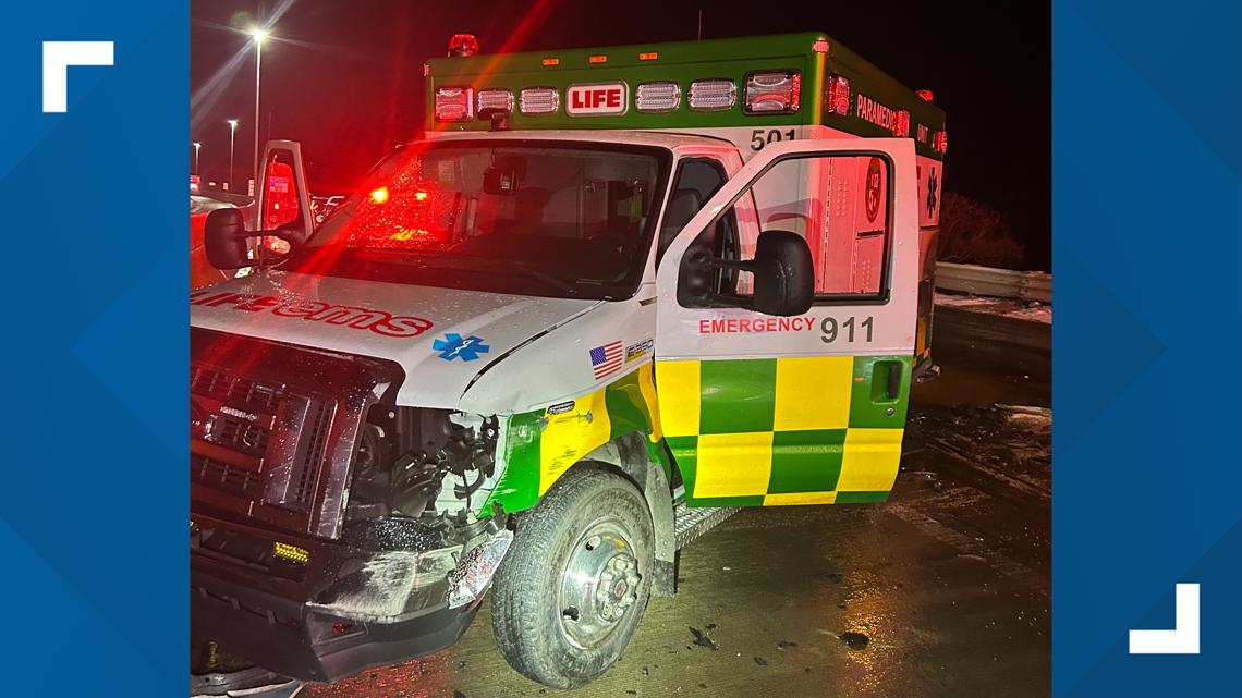 Portion of southbound US-131 temporarily closed after multi-vehicle crash