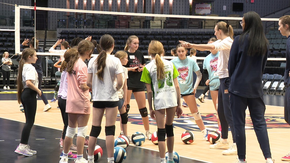 Grand Rapids Rise Volleyball club hosts meet the team event