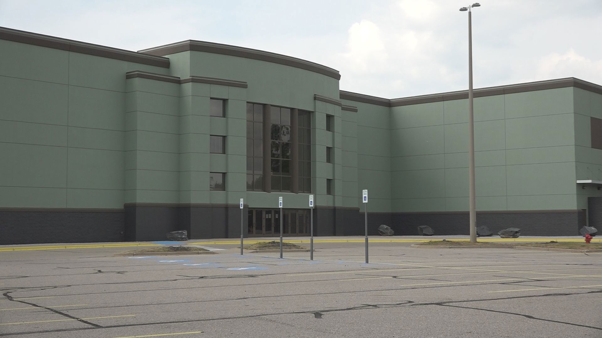 A new project is underway at Rivertown Crossings Mall. The plan is to restore and reconstruct the old Younkers Department store into new tenant spaces.