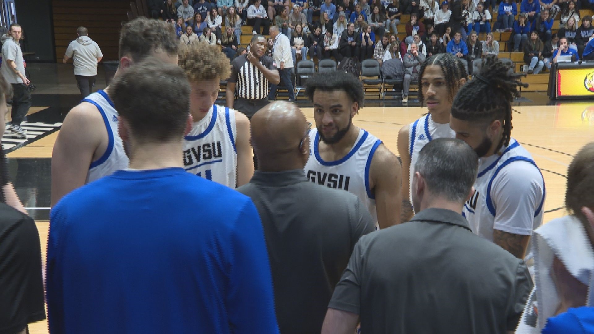 The Grand Valley State men’s basketball team came back to defeat Saginaw Valley, 66-62, on Saturday afternoon inside of the GVSU Fieldhouse Arena.
