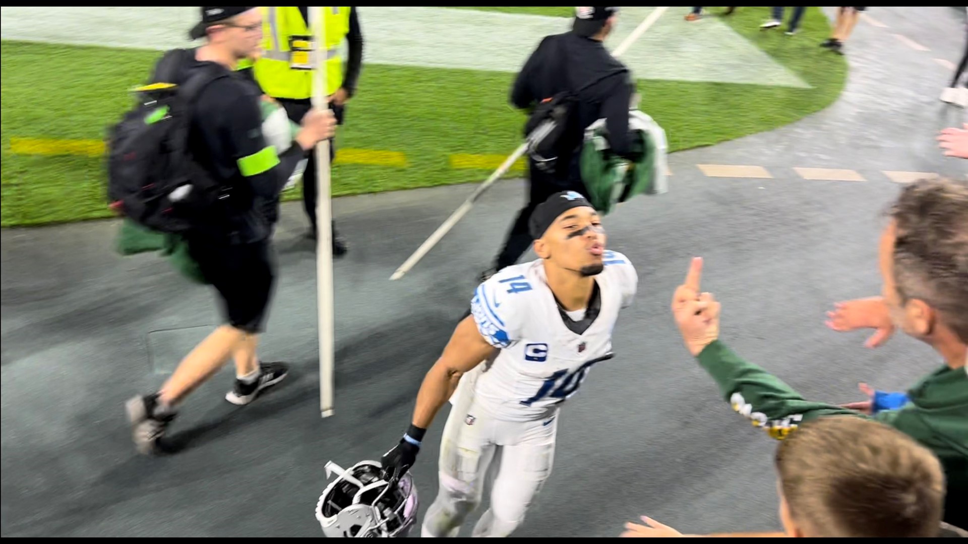 This moment between Lions WR Amon-Ra St. Brown and a Green Bay Packers fan following Detroit's 34-20 win was captured by a West Michigan native.